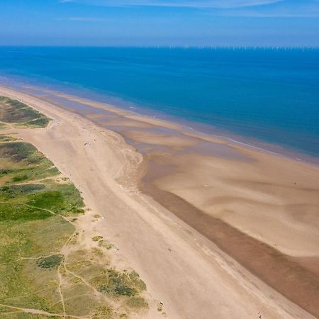 Hotel Lovely Caravan With Decking At Coral Beach Park In Lincolnshire Ref 77001C Ingoldmells Esterno foto