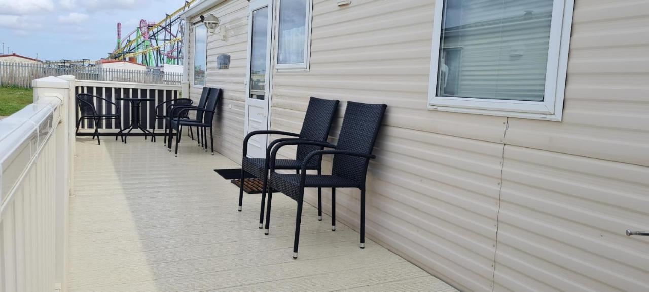 Hotel Lovely Caravan With Decking At Coral Beach Park In Lincolnshire Ref 77001C Ingoldmells Esterno foto