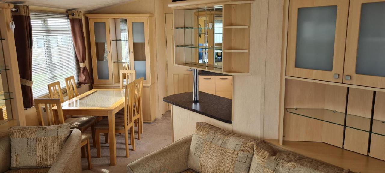 Hotel Lovely Caravan With Decking At Coral Beach Park In Lincolnshire Ref 77001C Ingoldmells Esterno foto