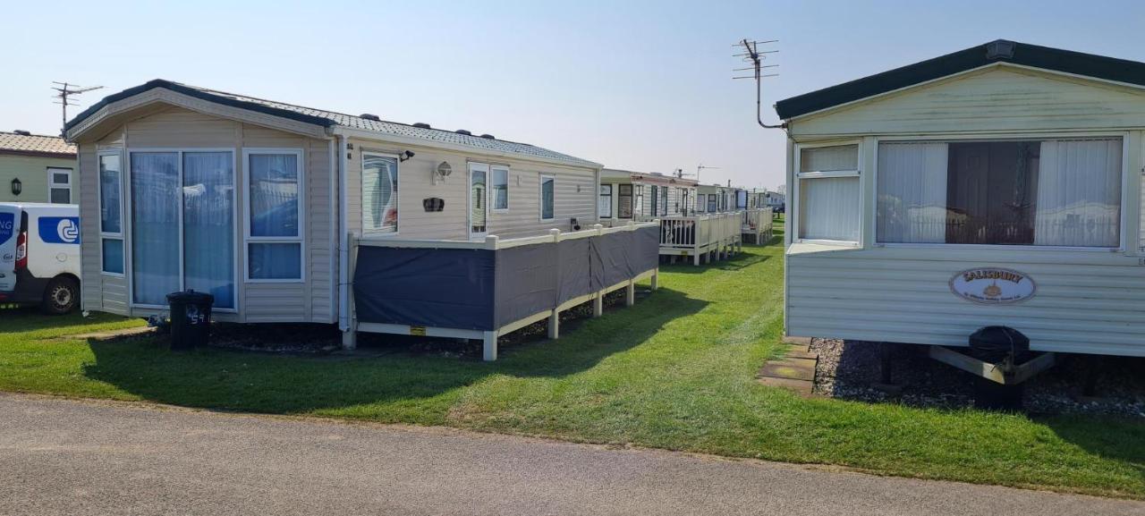 Hotel Lovely Caravan With Decking At Coral Beach Park In Lincolnshire Ref 77001C Ingoldmells Esterno foto
