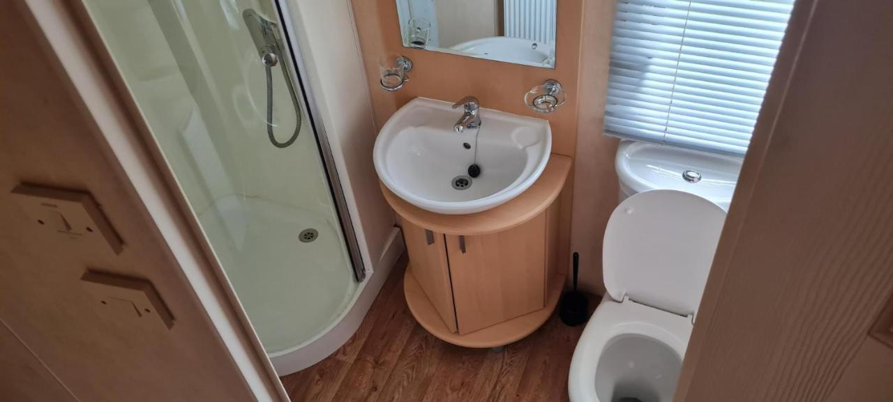 Hotel Lovely Caravan With Decking At Coral Beach Park In Lincolnshire Ref 77001C Ingoldmells Esterno foto