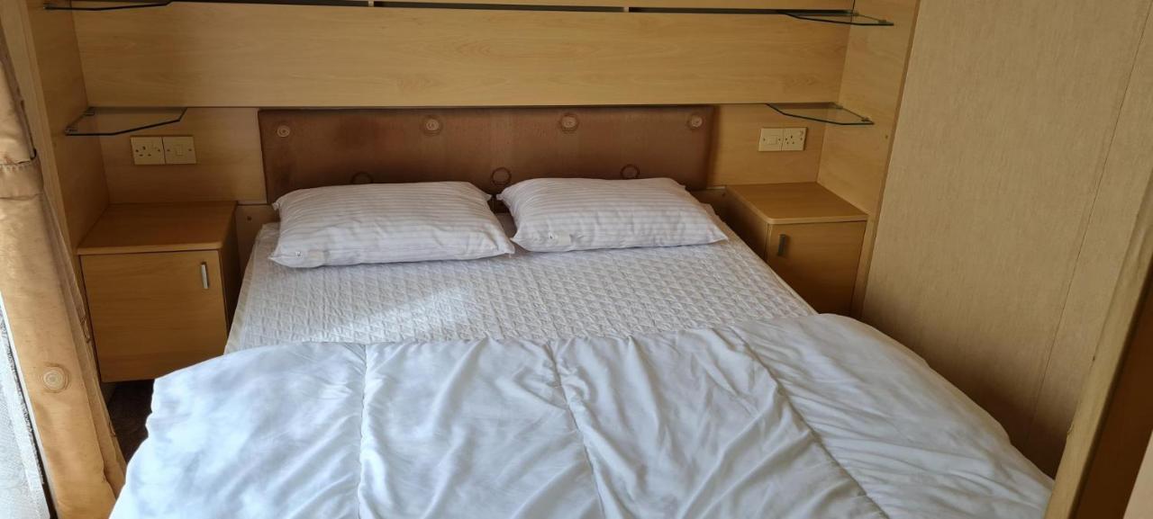Hotel Lovely Caravan With Decking At Coral Beach Park In Lincolnshire Ref 77001C Ingoldmells Esterno foto