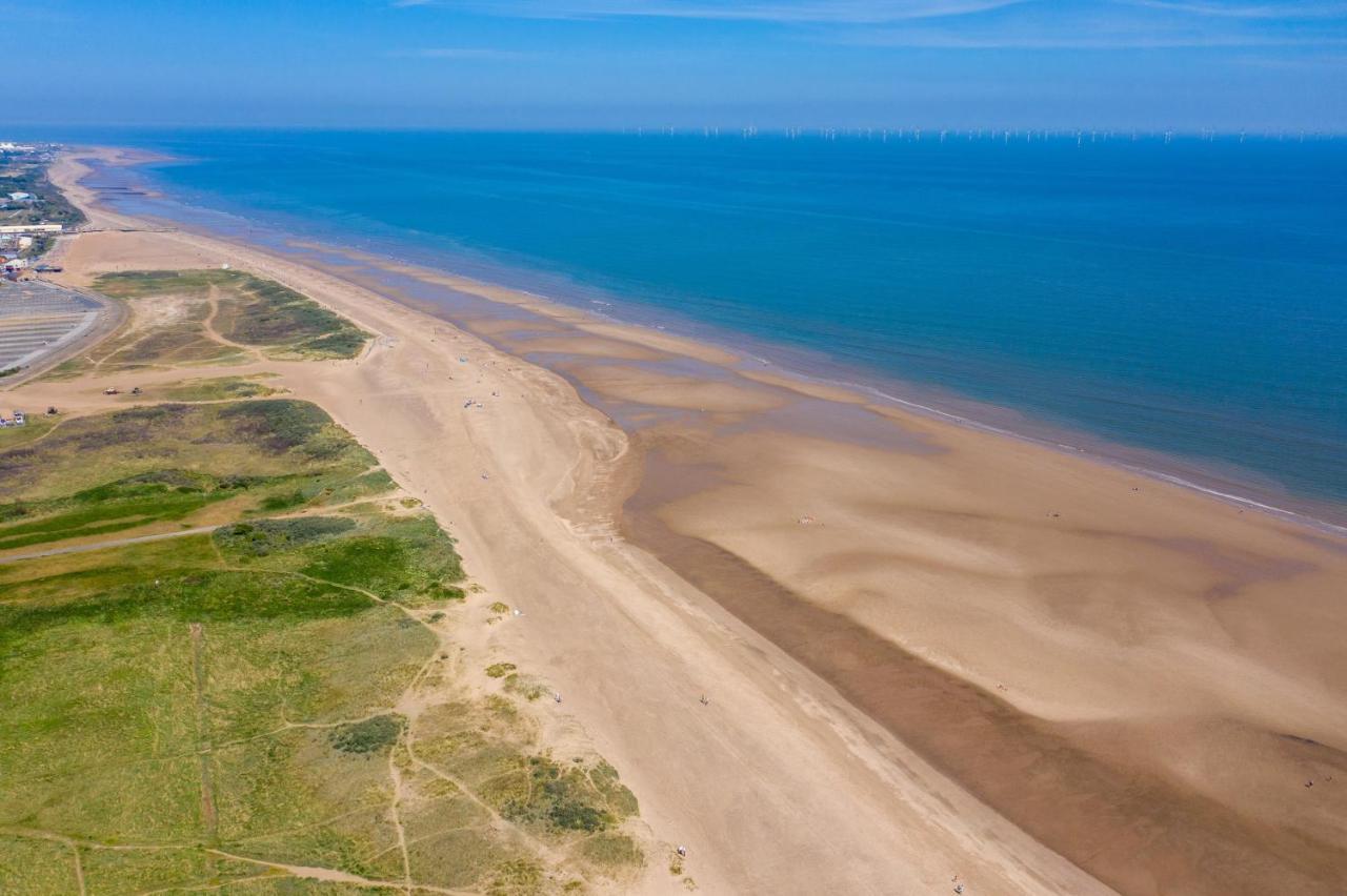 Hotel Lovely Caravan With Decking At Coral Beach Park In Lincolnshire Ref 77001C Ingoldmells Esterno foto